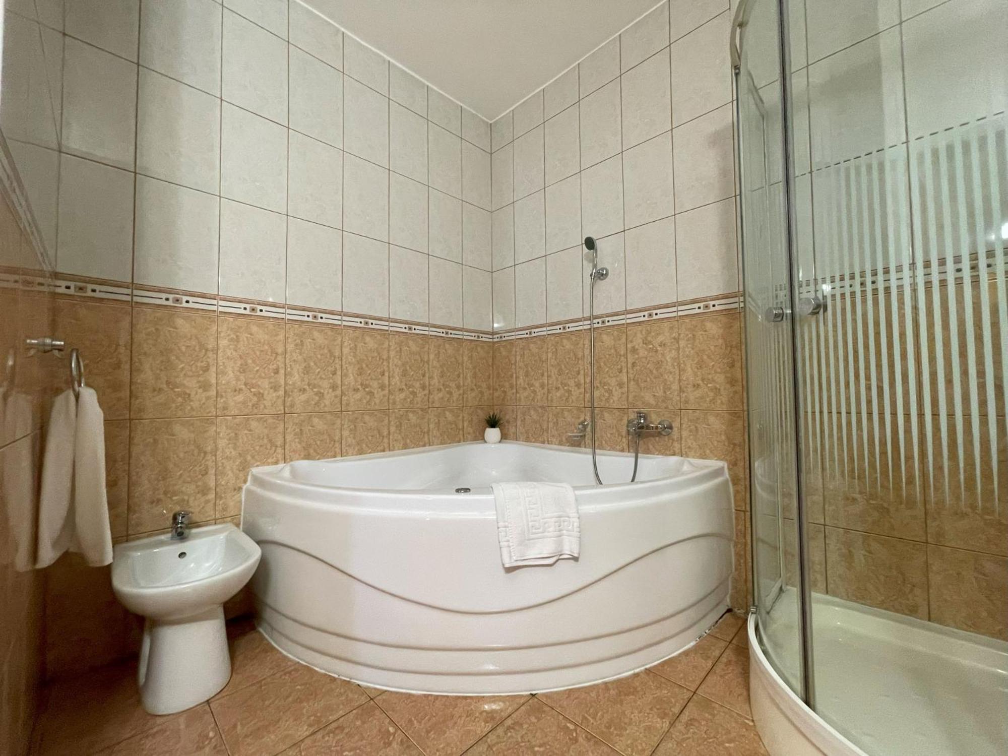 König Hotel Nagykanizsa Exteriör bild