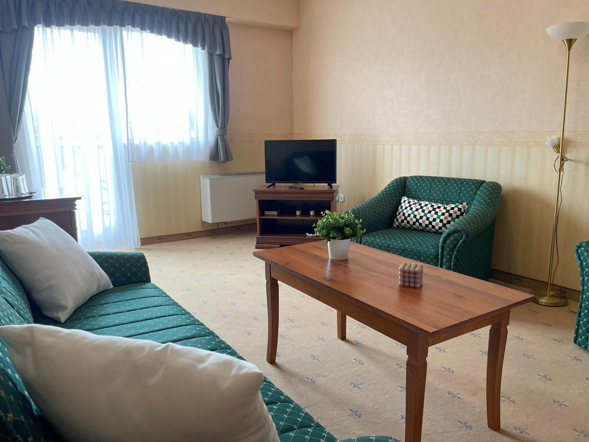 König Hotel Nagykanizsa Exteriör bild
