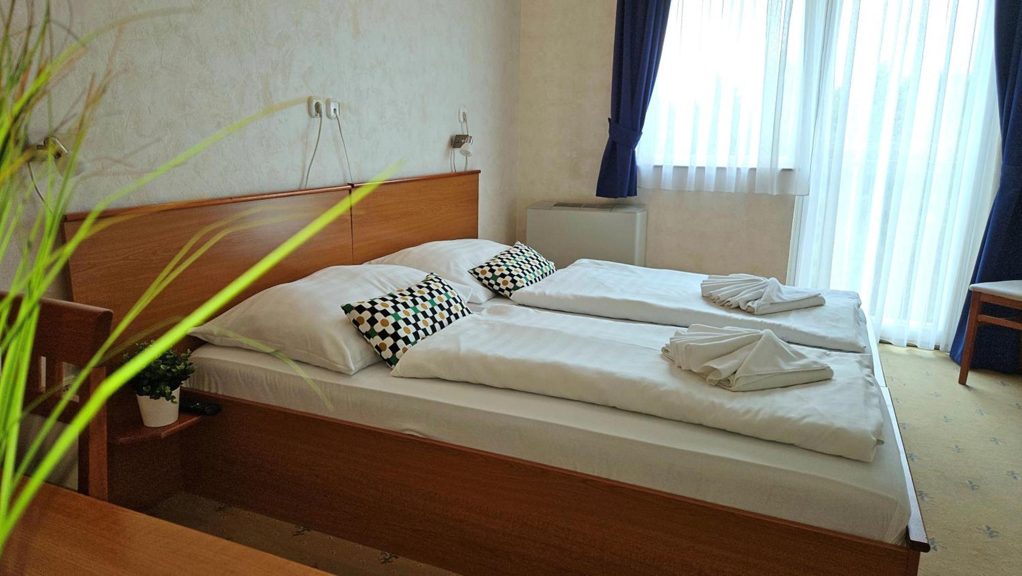König Hotel Nagykanizsa Exteriör bild