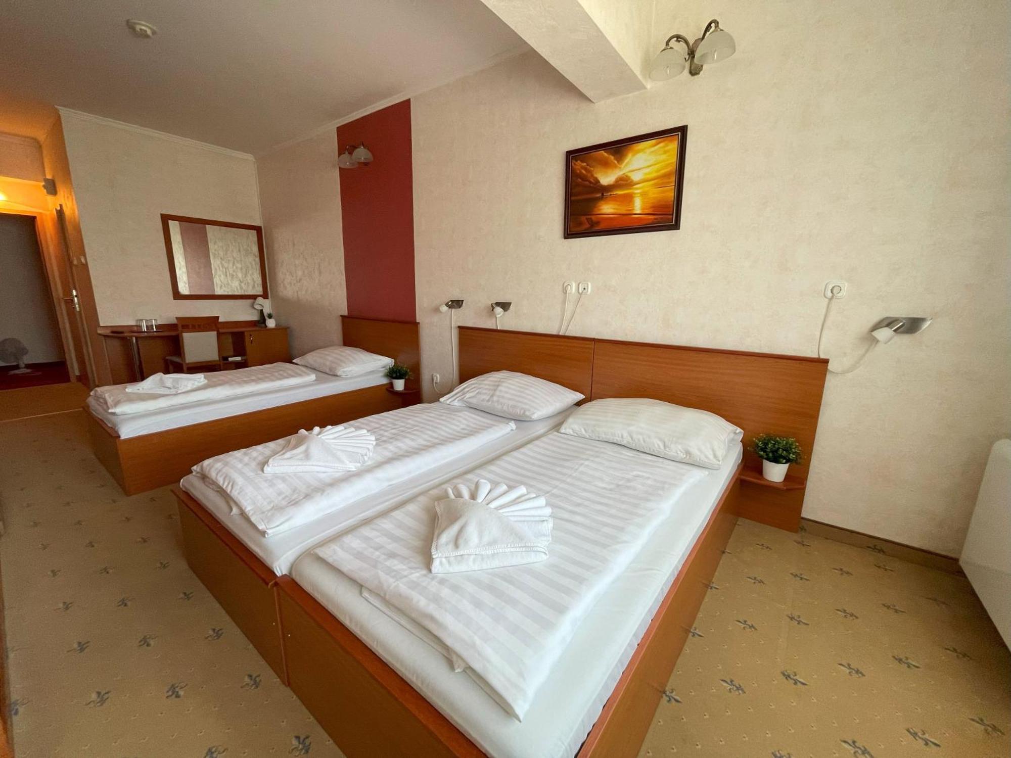König Hotel Nagykanizsa Exteriör bild